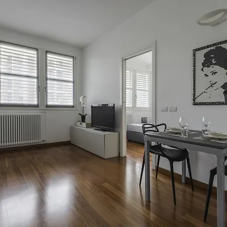 Piazza De Angeli - Rentclass Betly Apartamento