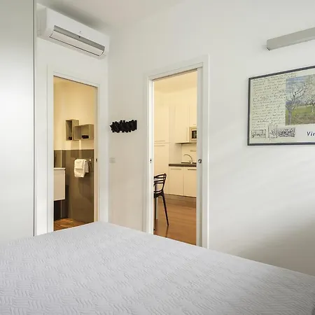 Piazza De Angeli - Rentclass Betly Apartamento Milão